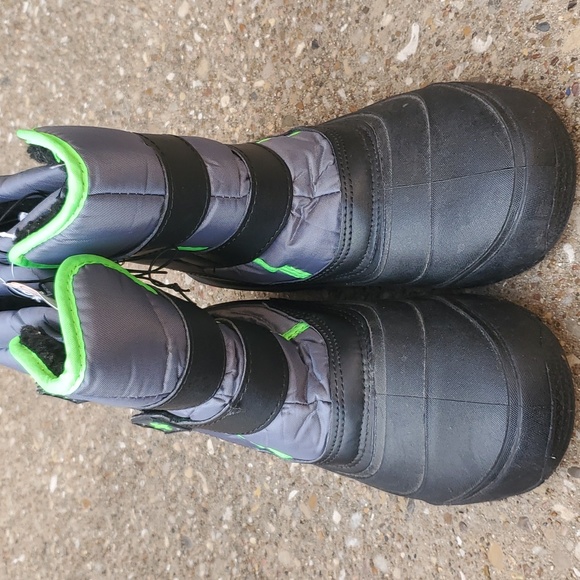 Wonder Nation Snow Boots Black Grey Big Kid Youth 5 Lined Skid Resistant - Picture 3 of 8